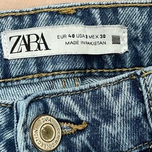 Cute blue wash mom jeans. Zara size 8